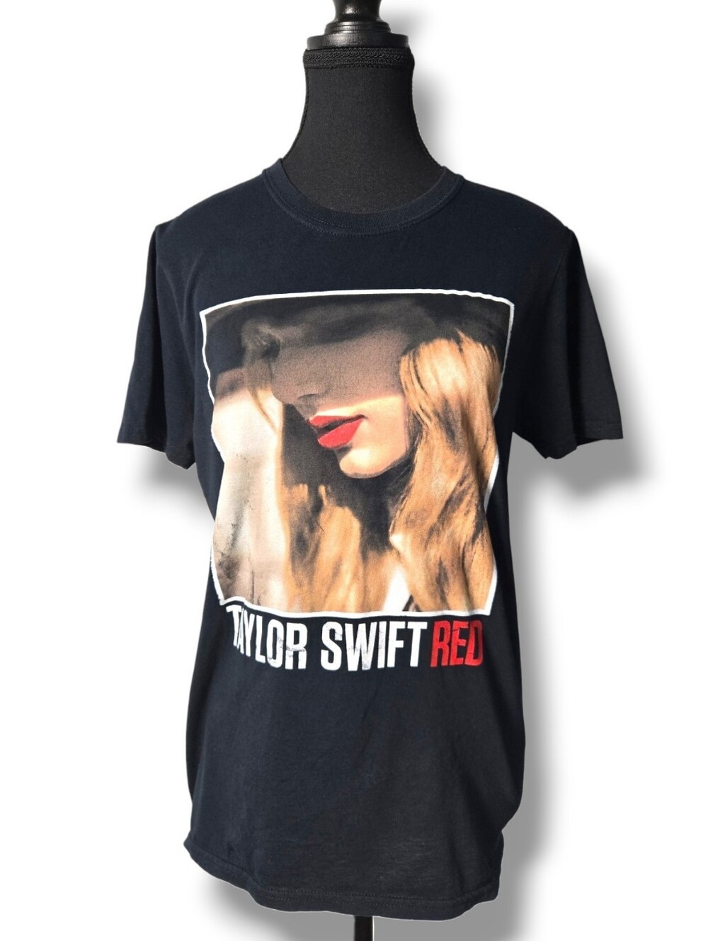 Taylor Swift Red Tour 2013 Concert Tee, Gildan Cotton, Black /Dark Navy – Size S